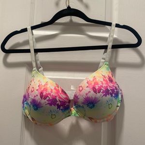 Victoria’s Secret pink wear everywhere bra